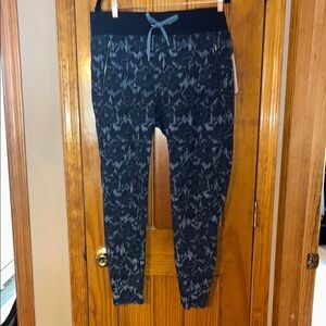 Athleta Navy and Black trekkie north Joggers